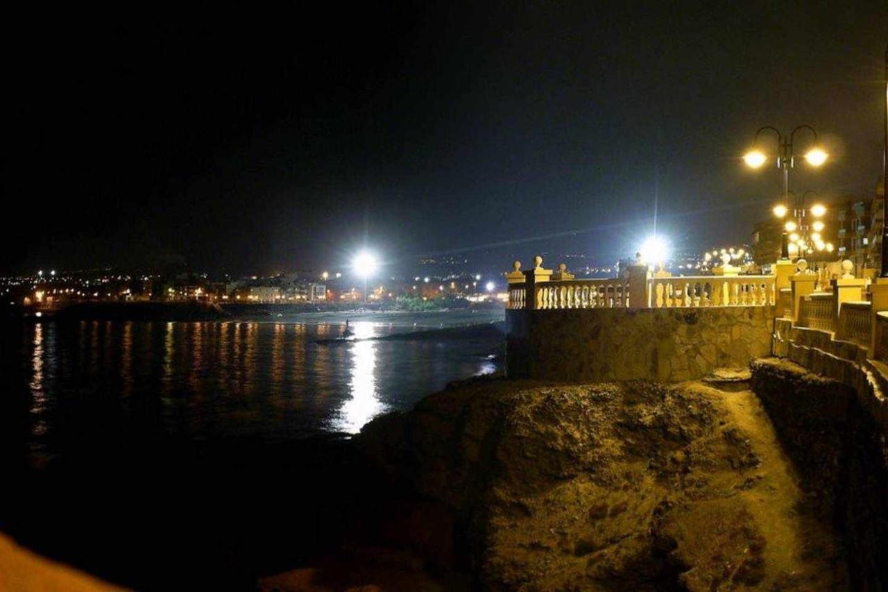 Piso En Primera Linea Con Vistas Directas Al Mar Melenara Exterior foto